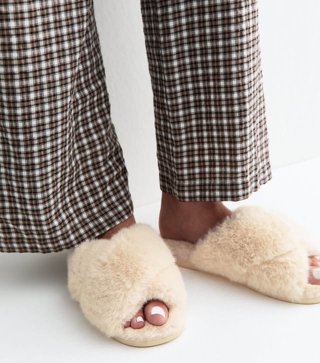New Look Women's Off White Faux Fur Slider Slippers Vegan New Look - 2