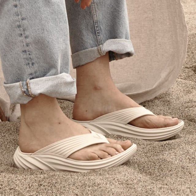 Vionic Vionic Women's Tide X Recovery Sandals in Cream - 2