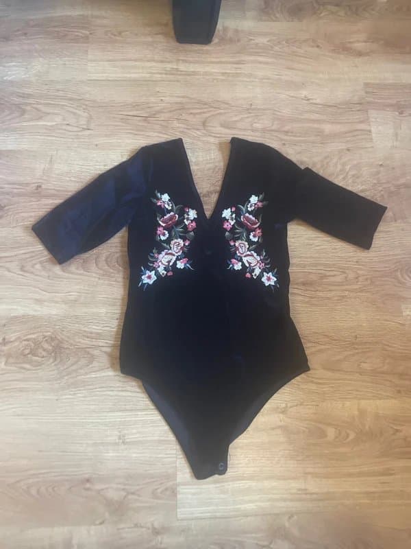 Bershka Bershka navy velvet bodysuit with floral embroidery