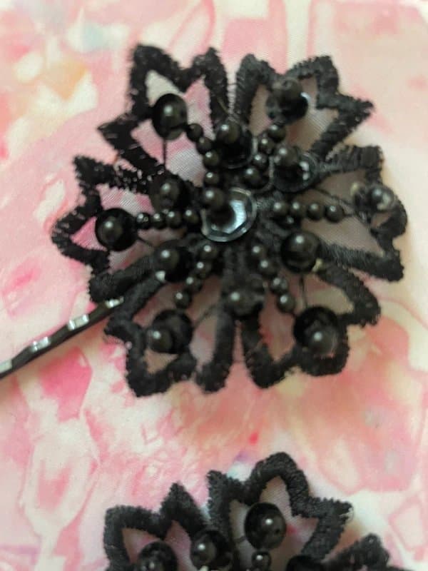New Look Woman hair slides