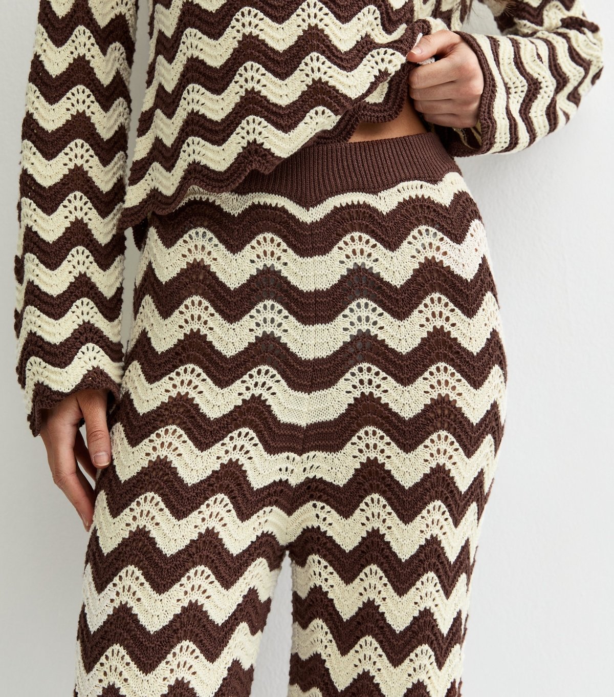 New Look Women's Brown Cotton Rich Wavy Pattern Wide Leg Trousers New Look - 3