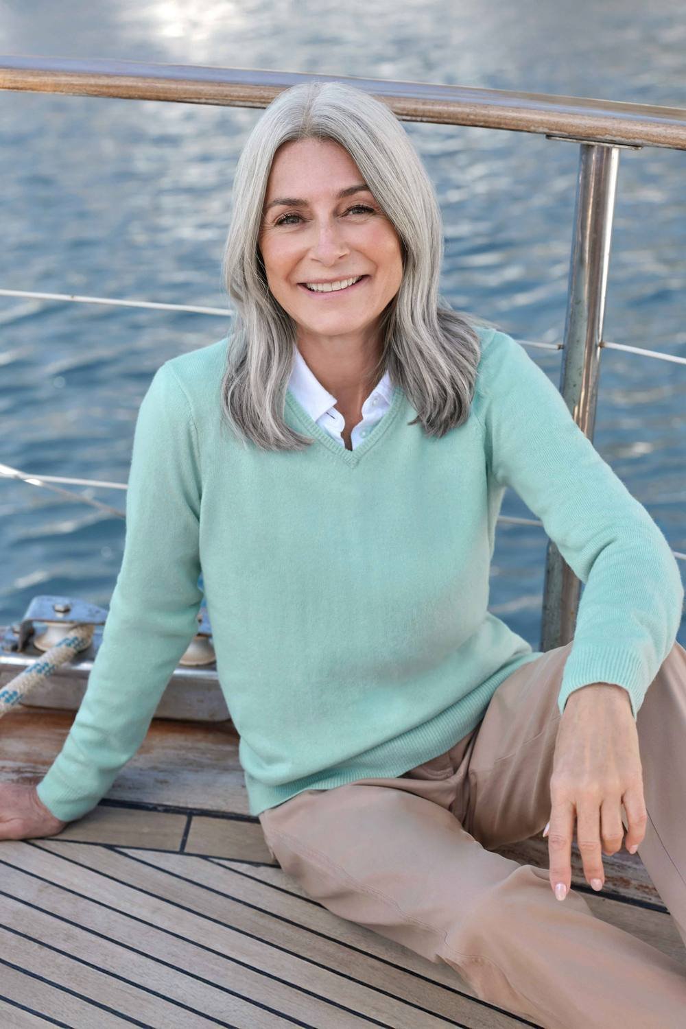 WoolOvers WoolOvers Women's Cashmere & Merino V Neck Knitted Jumper in Turquoise - 3