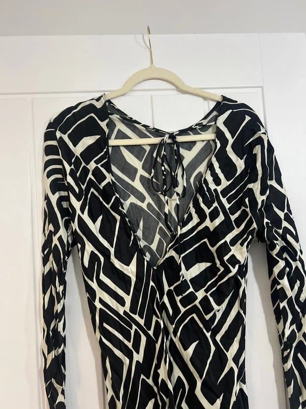 River Island River island Satin Midi dress 18