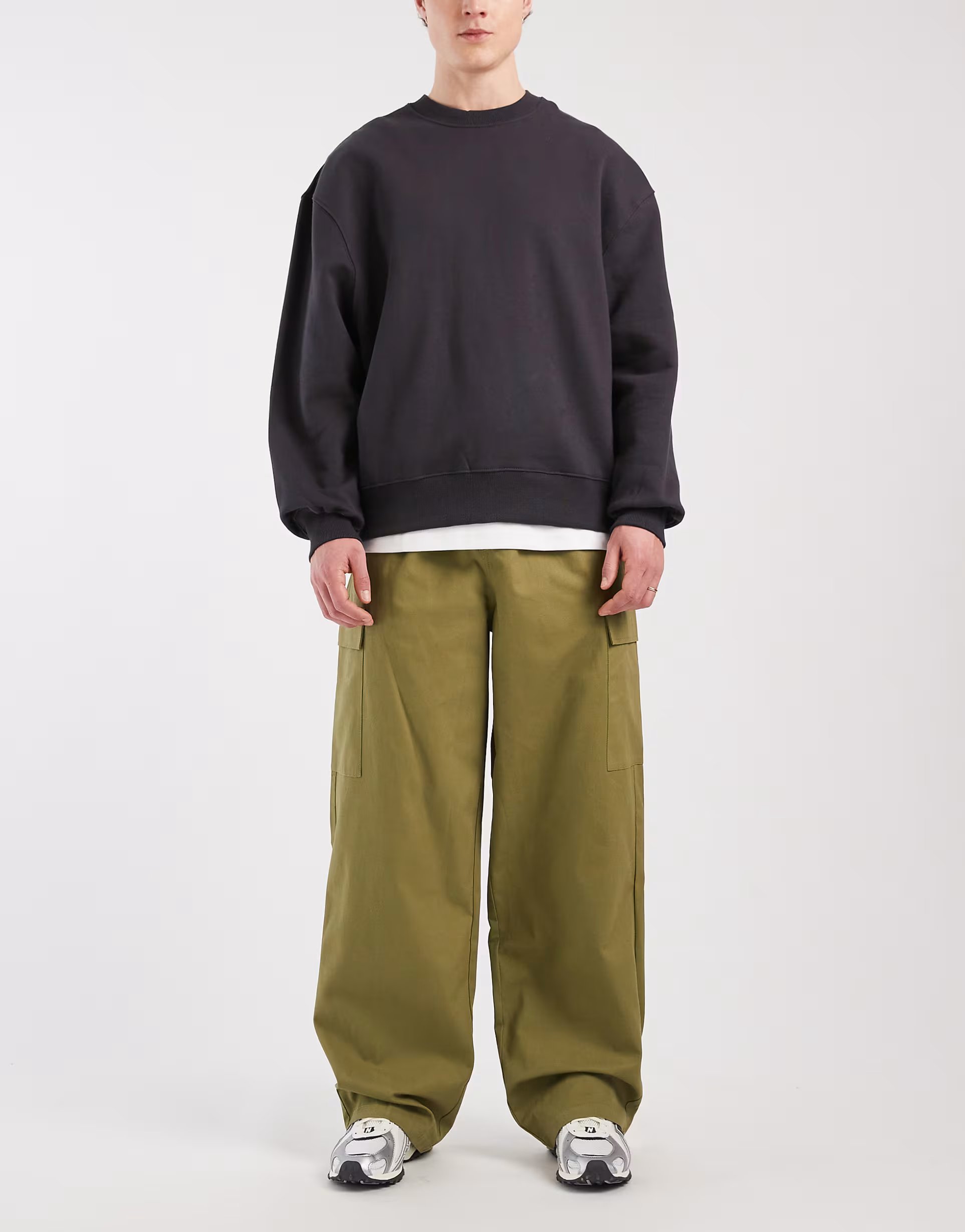 ASOS ASOS DESIGN baggy cargo trousers in khaki - 1