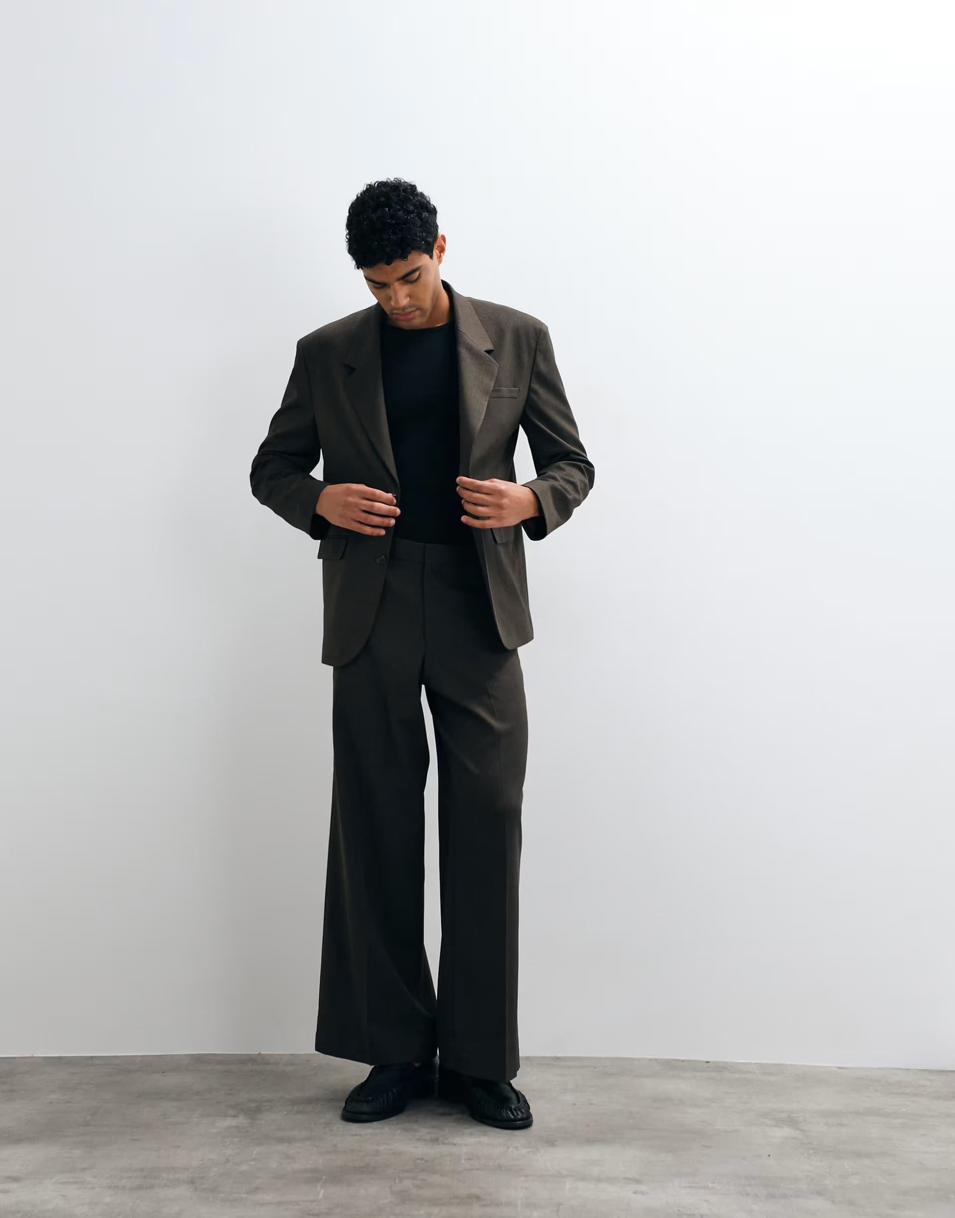 ASOS ASOS DESIGN loose leg suit trousers with pleats in brown subtle stripe