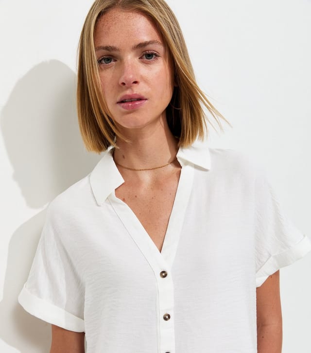 New Look Women's White Collared V Neck Short Shirt New Look - 2