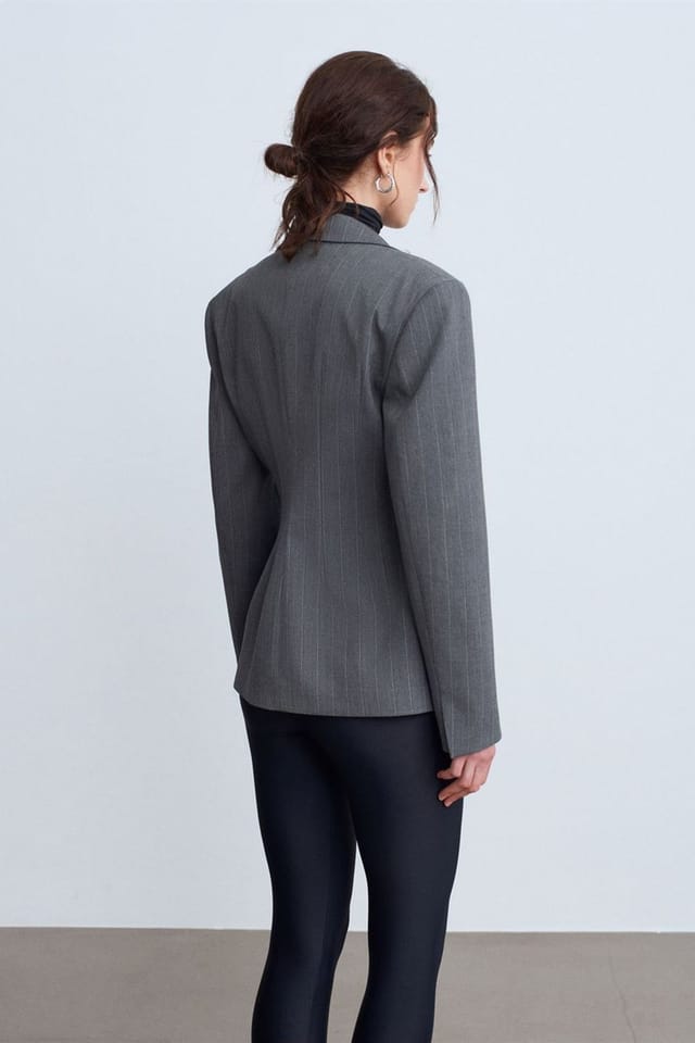 Dilvin Dilvin Women's Fitted Crepe Blazer With Shawl Collar in Mid Grey - 3