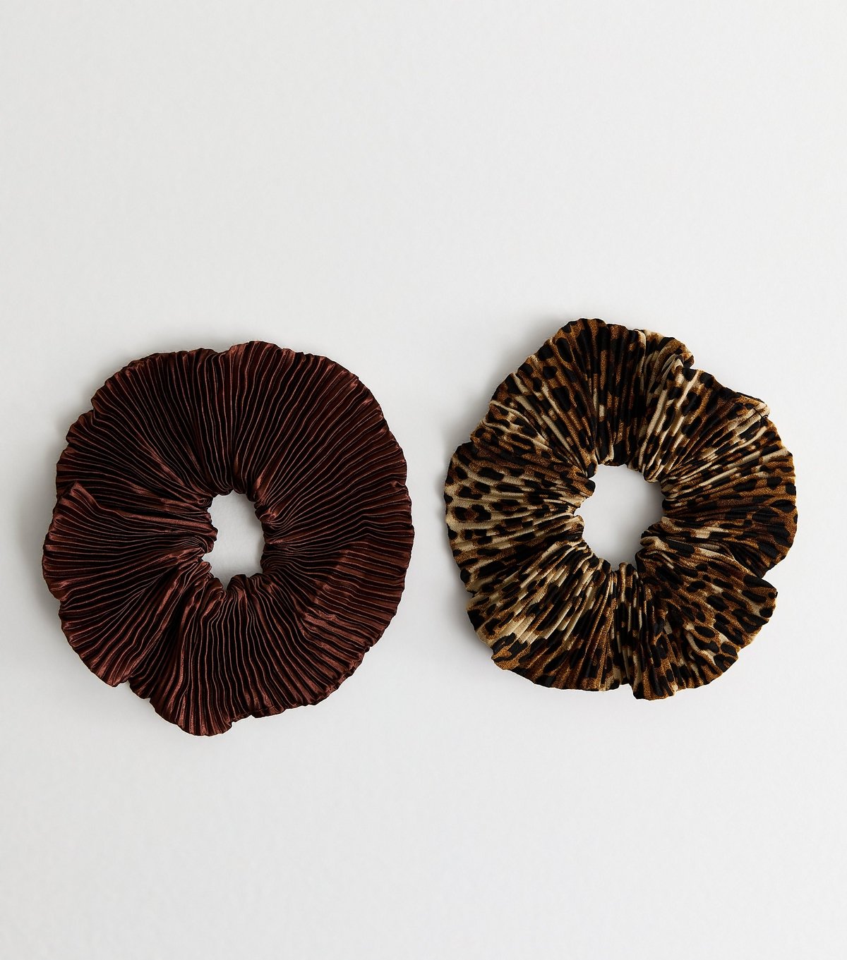 New Look Pack Of 2 Plisse Brown and Leopard Print Scrunchies New Look - 1