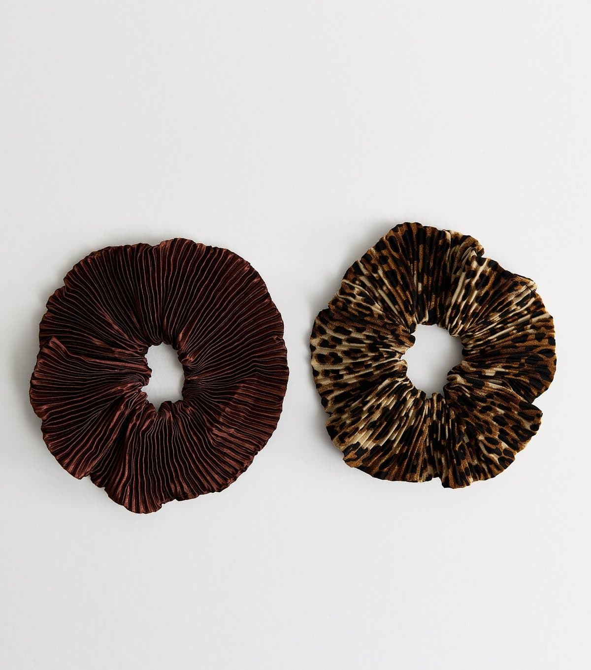 New Look Pack Of 2 Plisse Brown and Leopard Print Scrunchies New Look