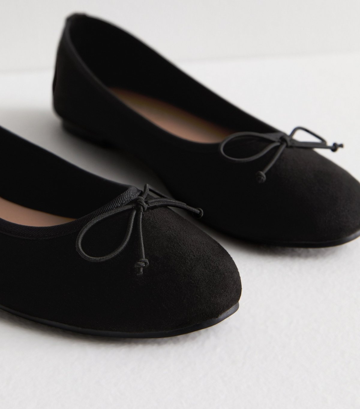 New Look Women's Black Suede-Look Bow-Trim Flat Ballerina Shoes New Look - 3
