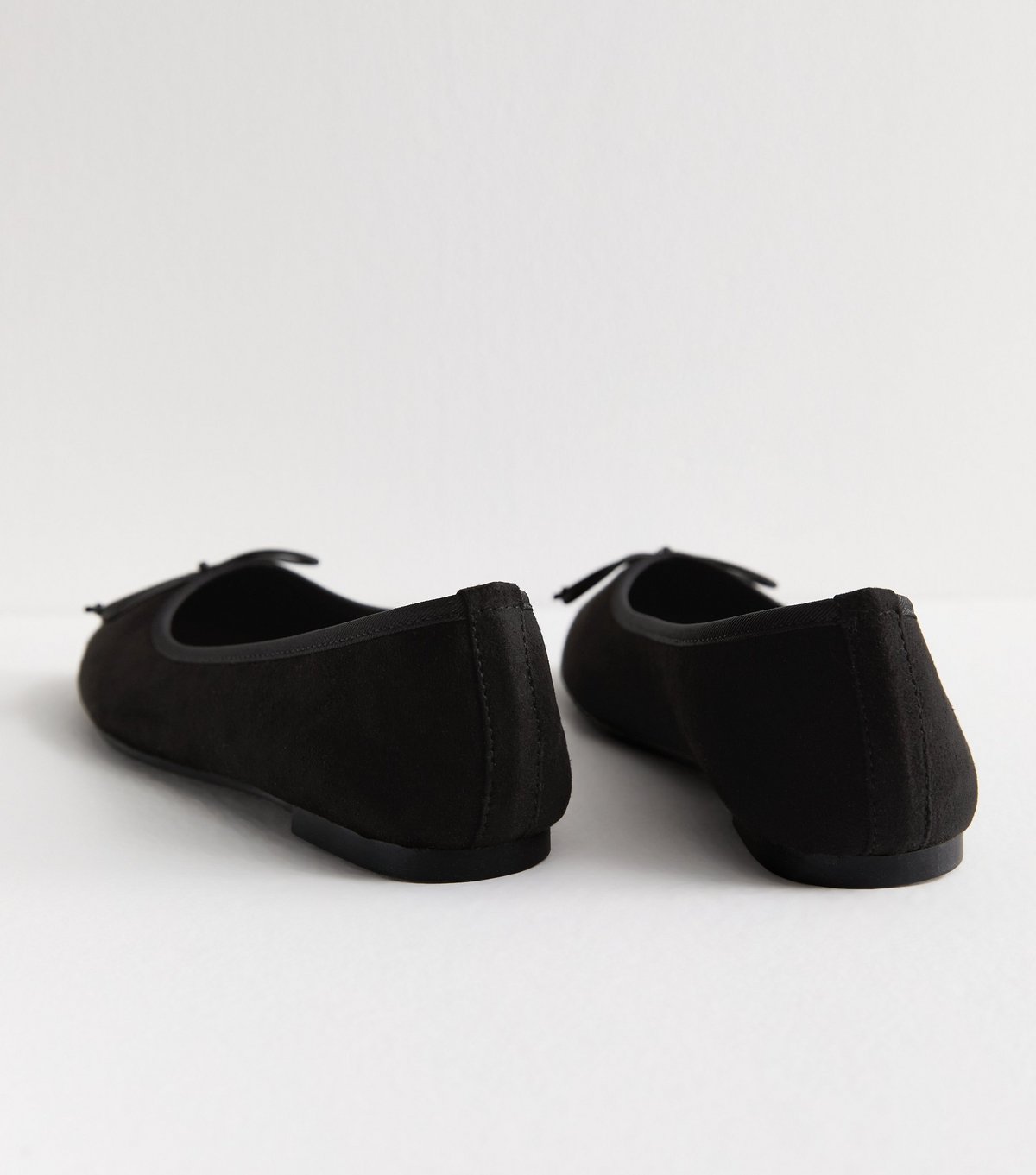 New Look Women's Black Suede-Look Bow-Trim Flat Ballerina Shoes New Look - 4