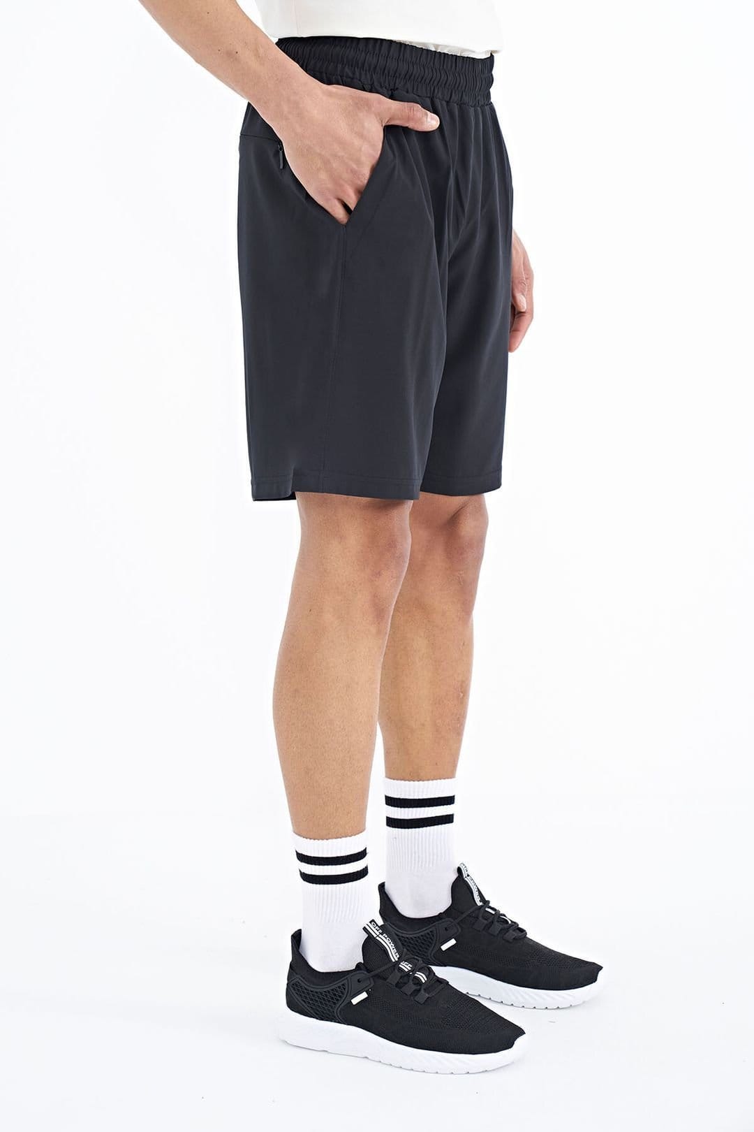 Tommy Life Tommy Life Men's Regular-fit Wide-leg Shorts in Black - 4