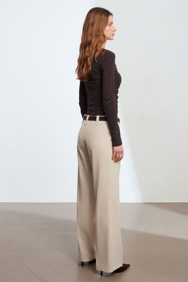 Dilvin Dilvin Women's Mid-Waist Wide-Leg Crepe Trousers in Stone - 2