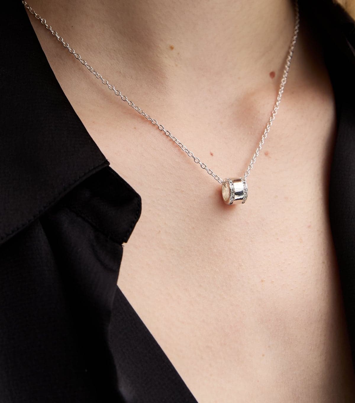 New Look Silver Tone Diamanté Edge Circle Link Necklace New Look