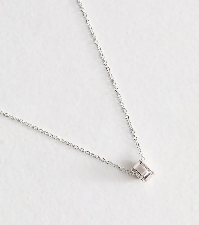 New Look Silver Tone Diamanté Edge Circle Link Necklace New Look - 3