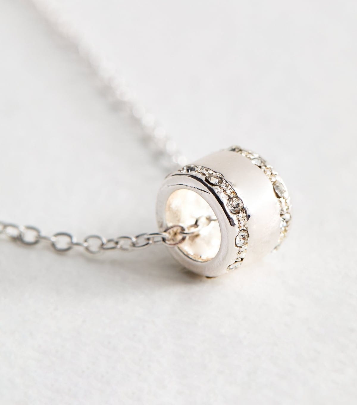 New Look Silver Tone Diamanté Edge Circle Link Necklace New Look - 4