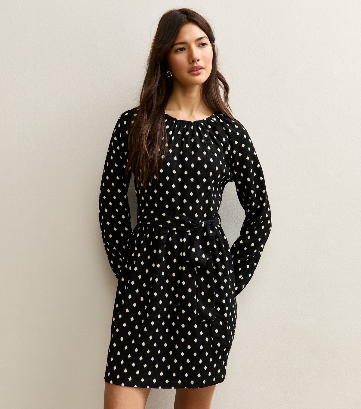 New Look Women's Black Crinkled Jersey Belted Mini Dress New Look - 2