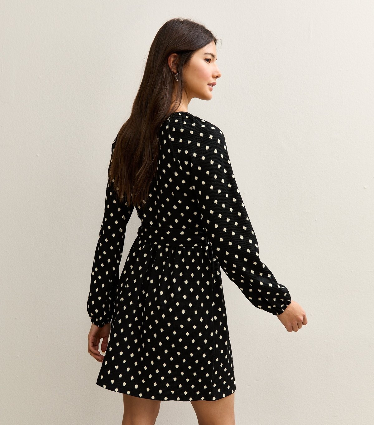 New Look Women's Black Crinkled Jersey Belted Mini Dress New Look - 4