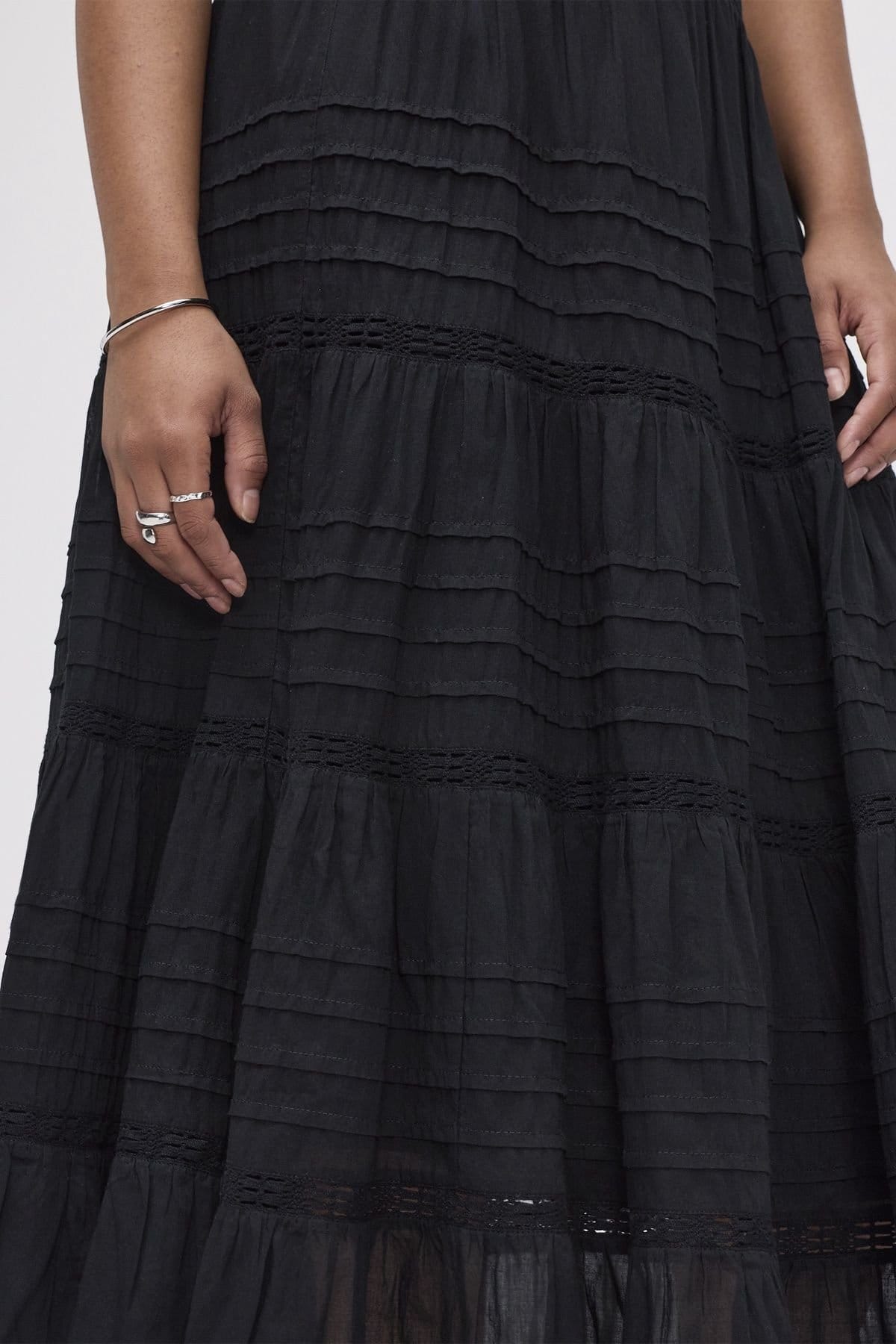 Finery London Finery London Women's Imani Cotton Tiered Midi Skirt in Black - 4