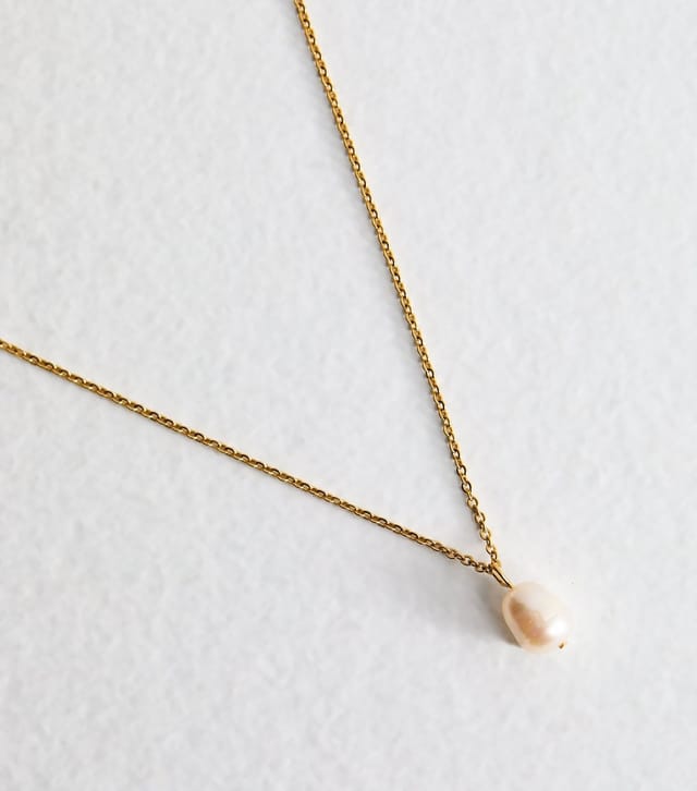 New Look Gold Tone Waterproof Faux Rose Pearl Pendant Necklace New Look - 3