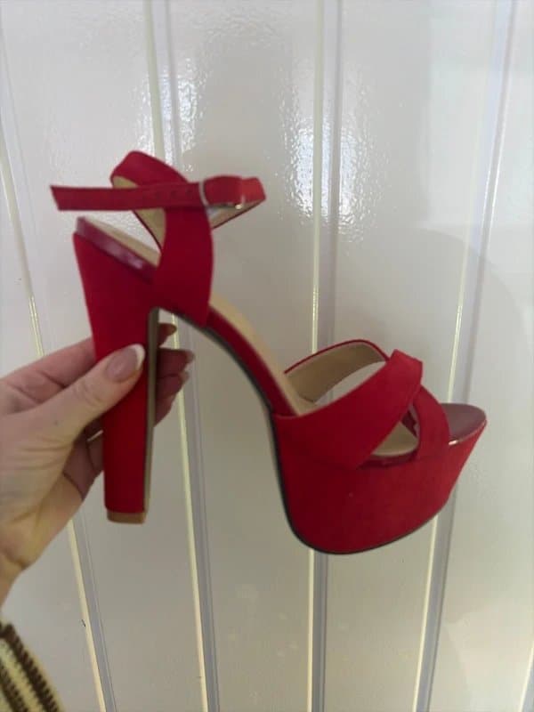 Source Unknown Women’s stunning red heels size eu 39