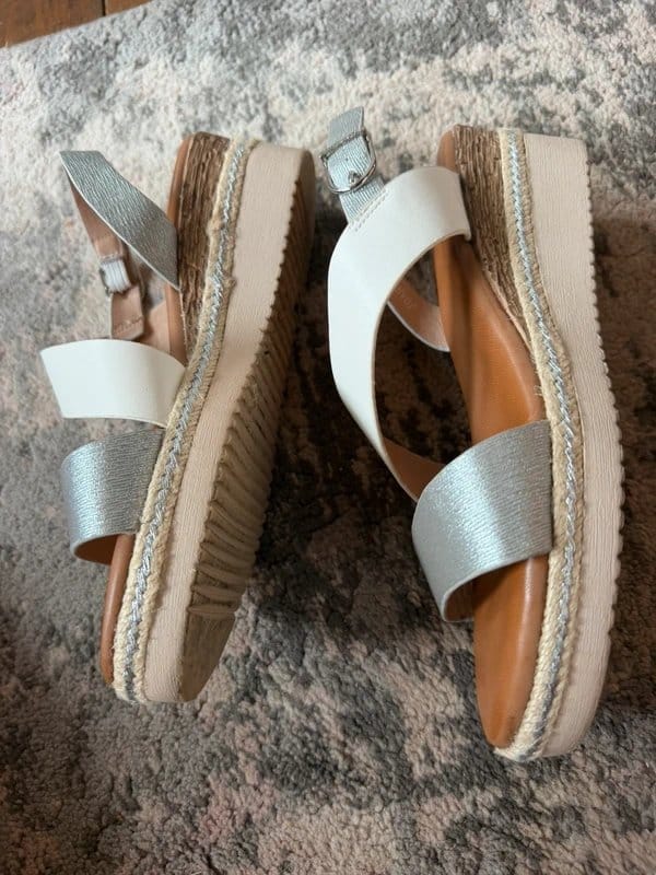 Moda in Pelle Moda in Pelle white and silver leather low wedge sandals. Size 5 - 1