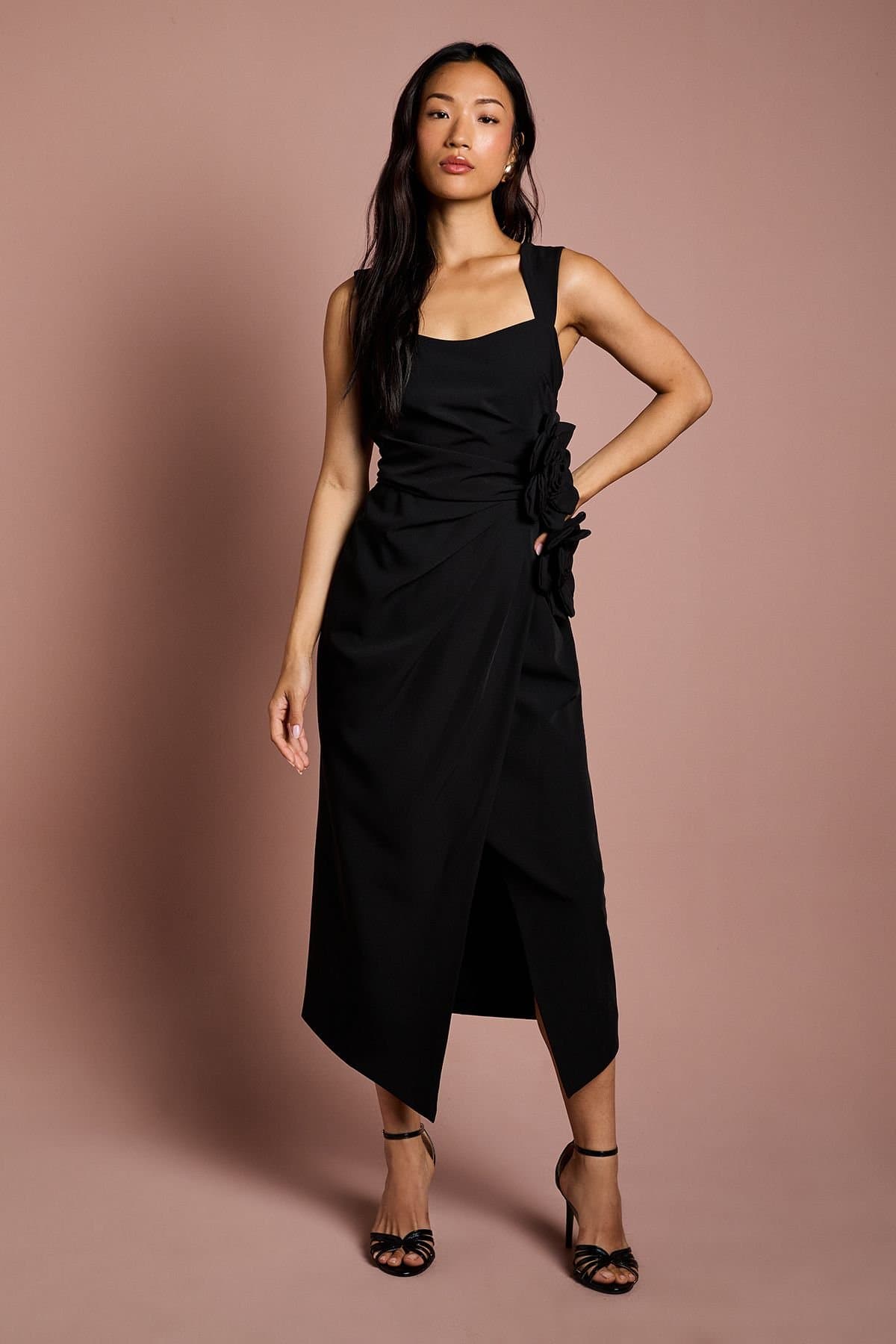 Coast Coast Women's Corsage Pleated Pencil Dress in Black