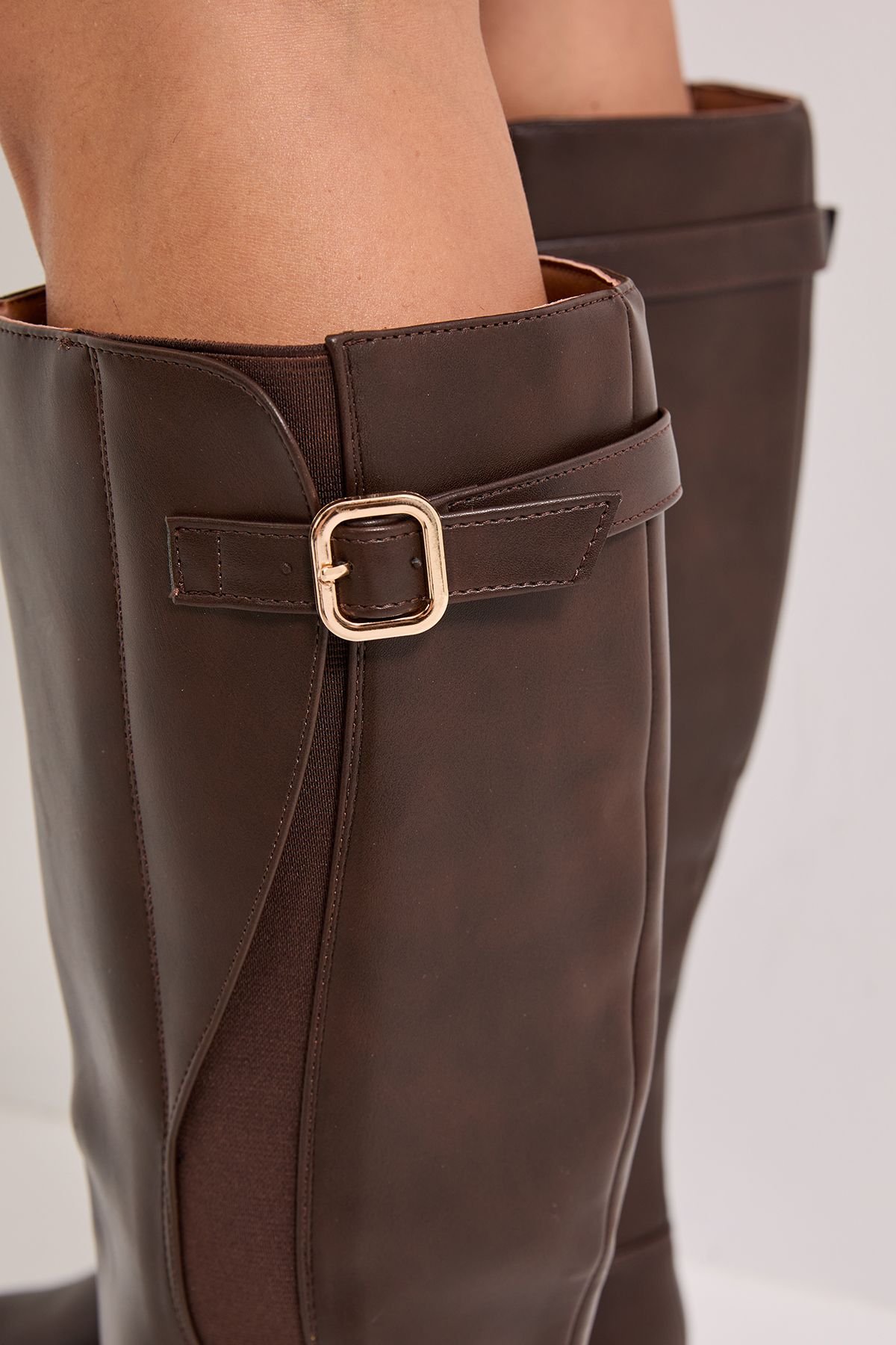 Dorothy Perkins Dorothy Perkins Women's Wide Fit Kamille Faux Leather Elastic Knee High Riding Boots in Brown - 4