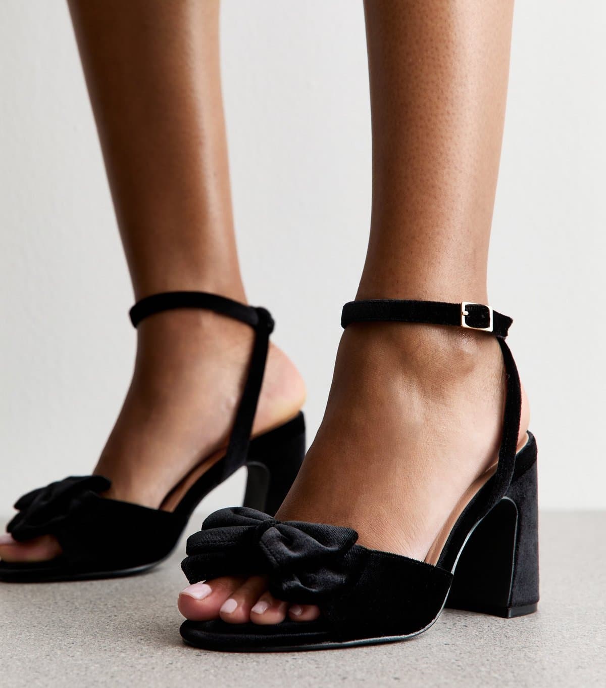 New Look Women's Wide Fit Black Velvet Bow Block Heel Sandals New Look