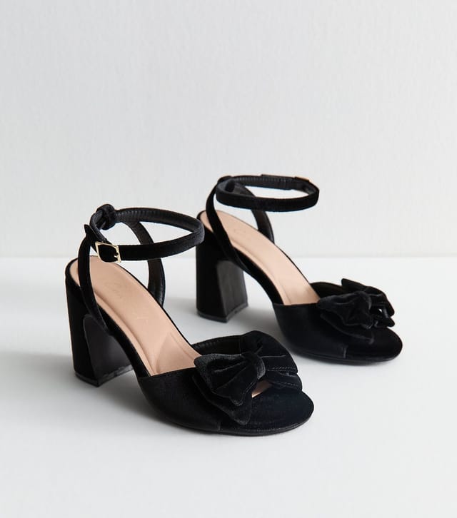 New Look Women's Wide Fit Black Velvet Bow Block Heel Sandals New Look - 2