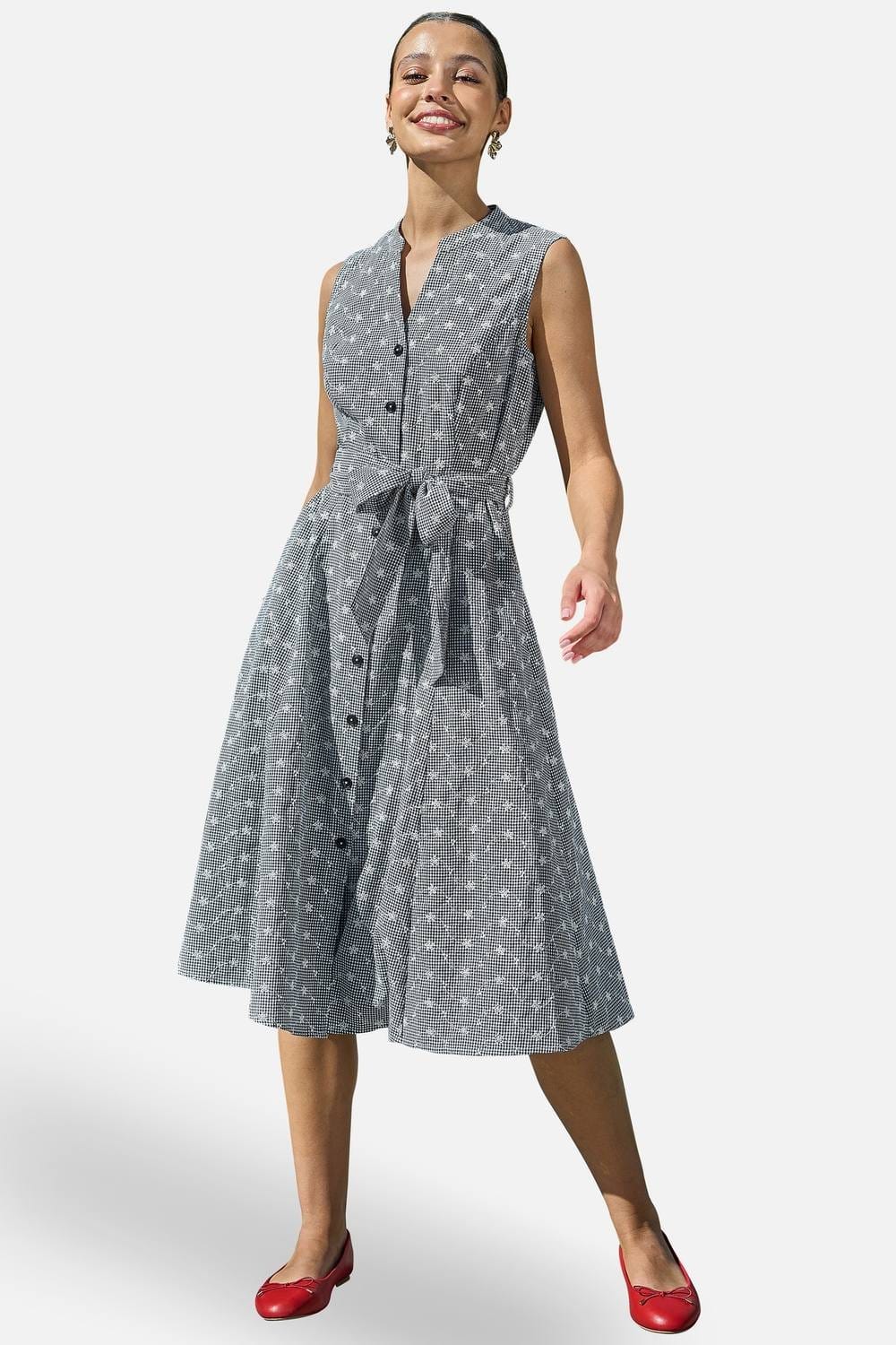 Yumi Yumi Women's Broderie Anglaise Embroidered Sleeveless Shirt Dress in Charcoal - 4
