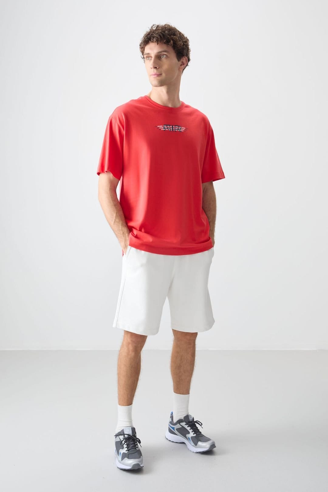 Tommy Life Tommy Life Men's Oversized Cotton Logo T-Shirt in Red - 4