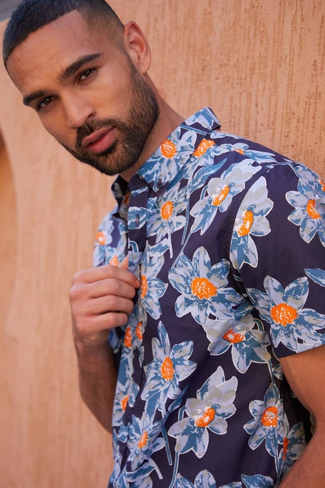 Threadbare Threadbare Men's 'Bellis' Cotton Tropical Print Short Sleeve Shirt in Navy - 2
