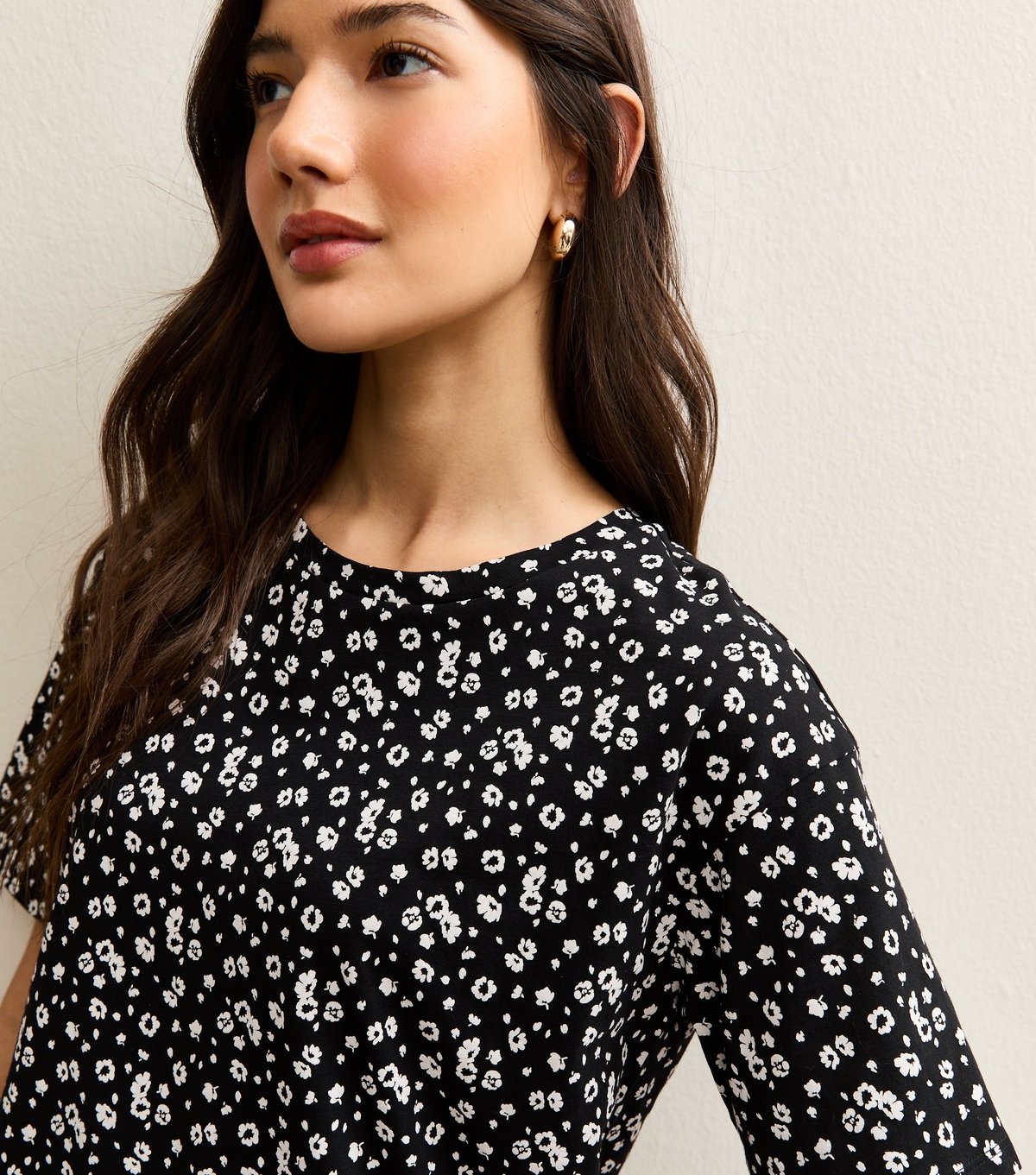 New Look Women's Black Floral Cotton Crew Neck T-Shirt New Look - 2