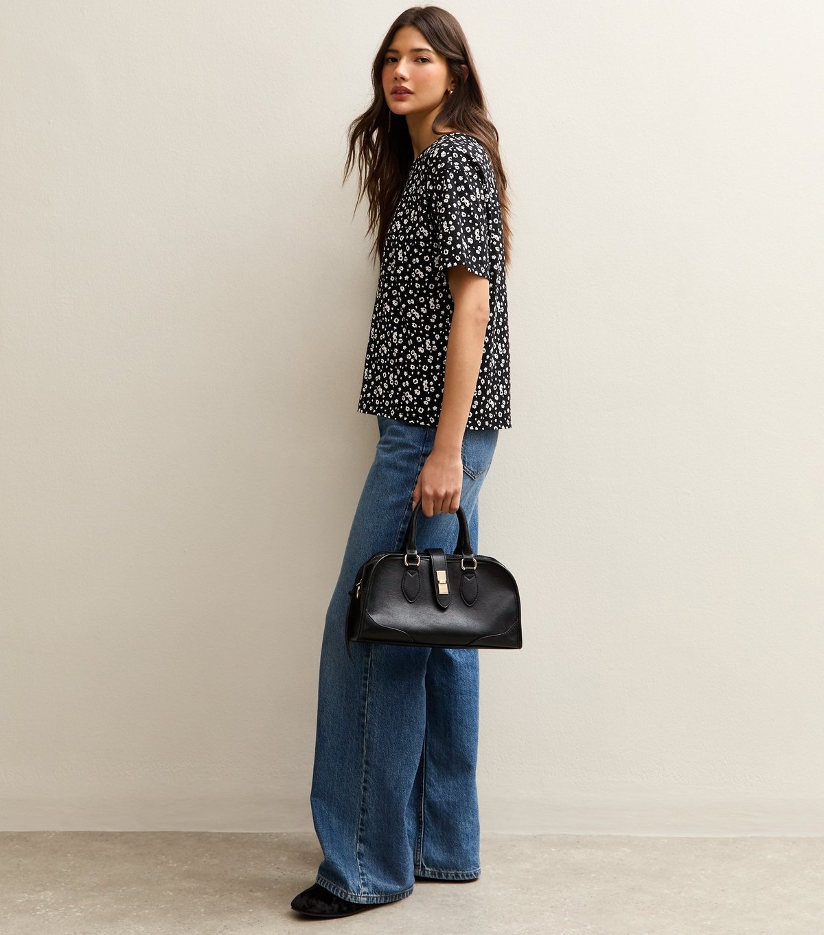 New Look Women's Black Floral Cotton Crew Neck T-Shirt New Look - 3