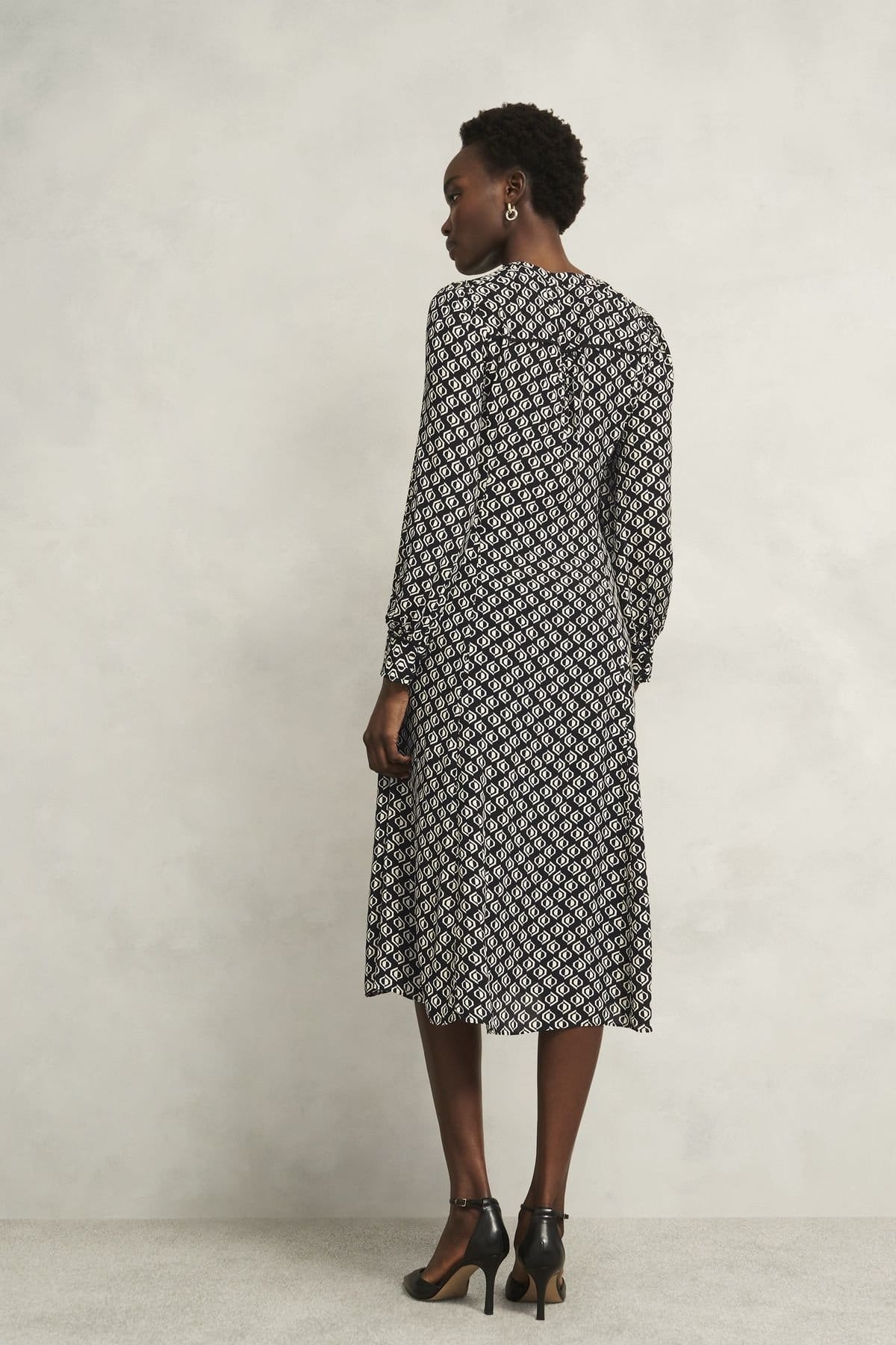 Hobbs London Hobbs London Women's Zadie Long Sleeve V-Neck Midi Dress in Black - 4