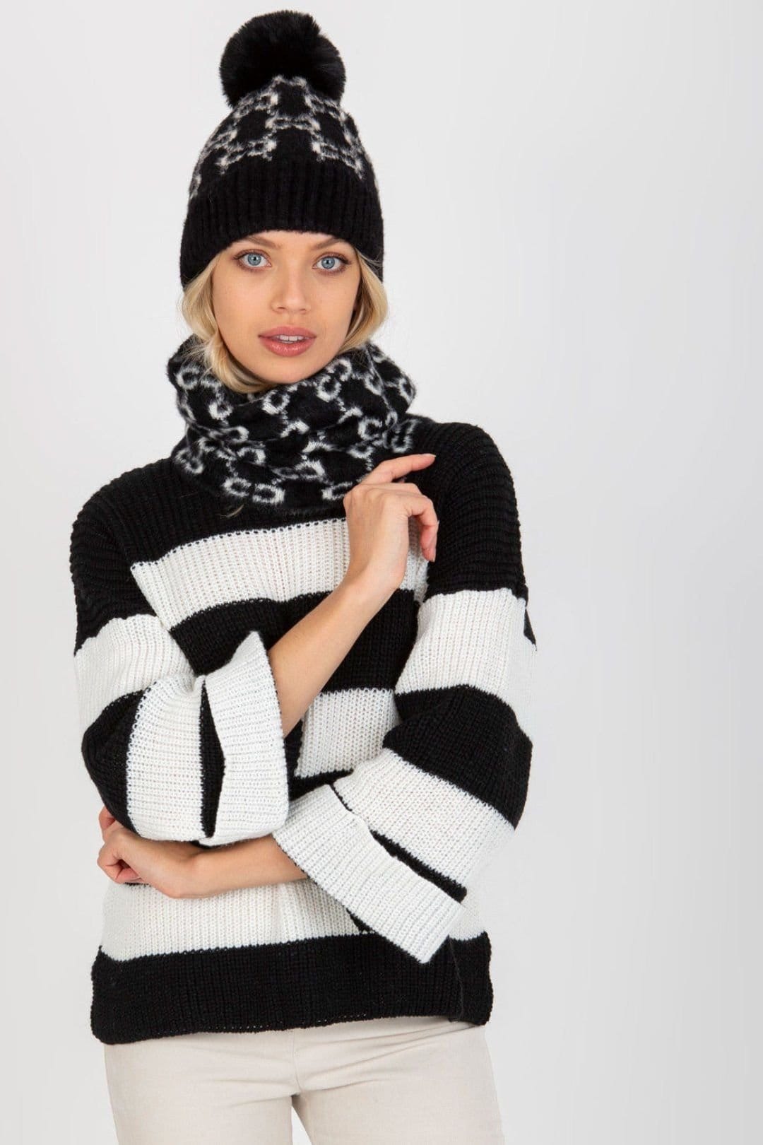 Love Lace Love Lace Women's Warm Infinity Chimney Scarf with Pattern & Matching Cap Set in Black - 4