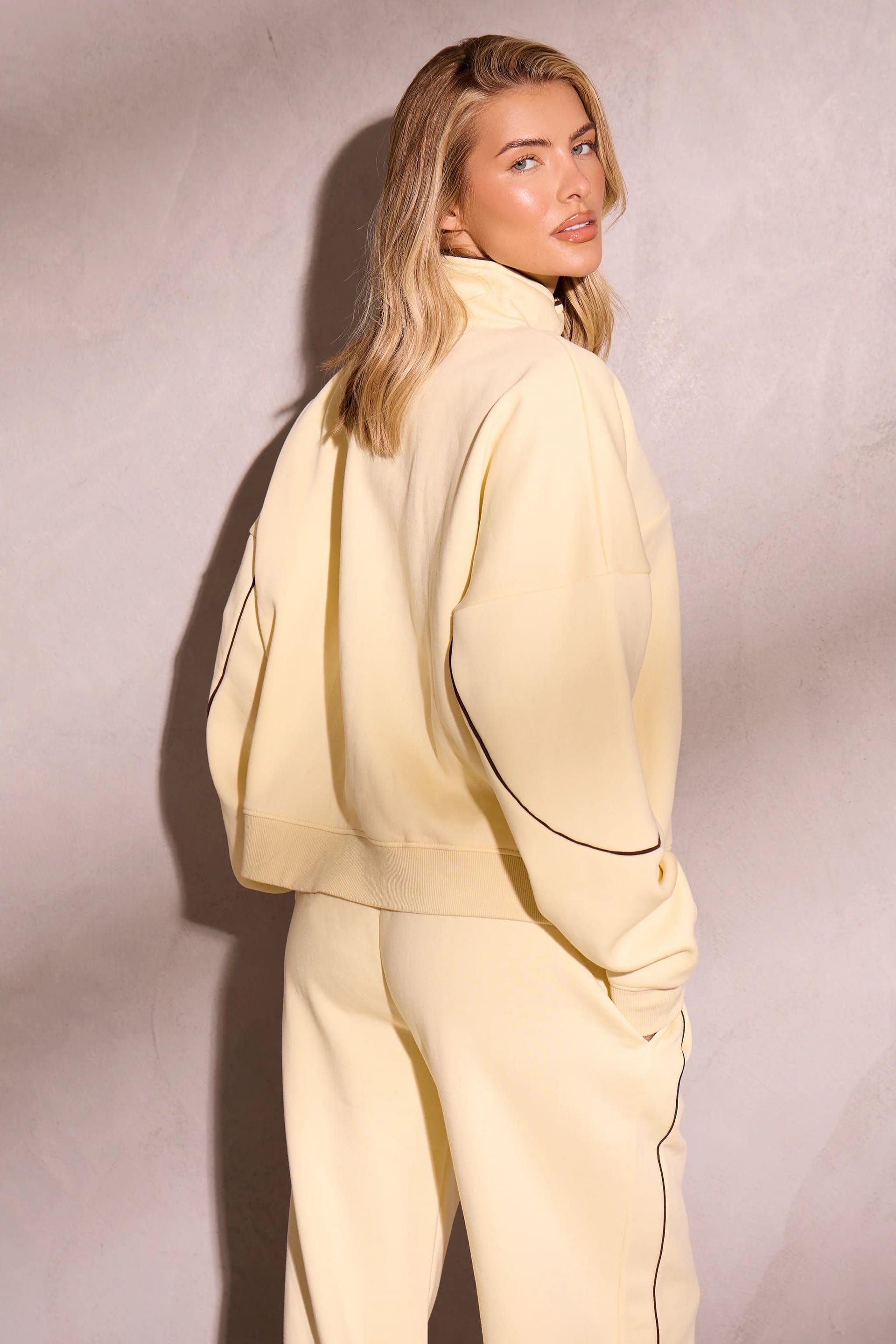 Kaiia Kaiia Contrast Piping Quarter Zip Sweatshirt Lemon & Brown - 4