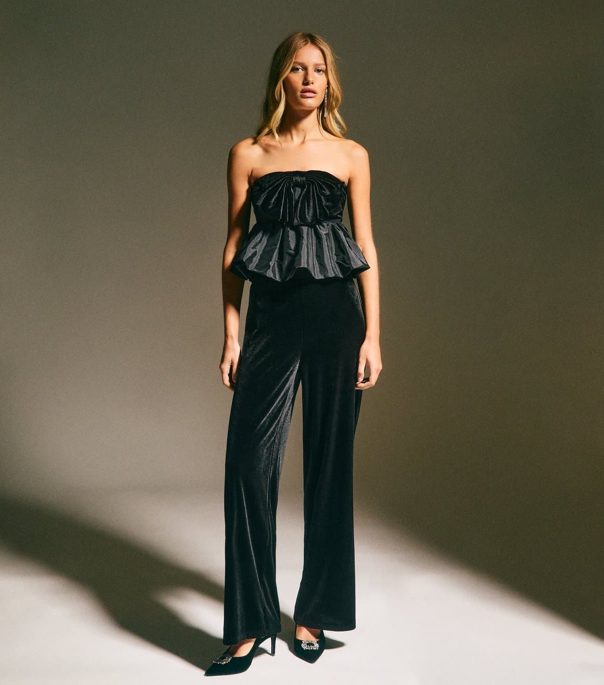 New Look Women's Black Velvet Wide Leg Trousers New Look