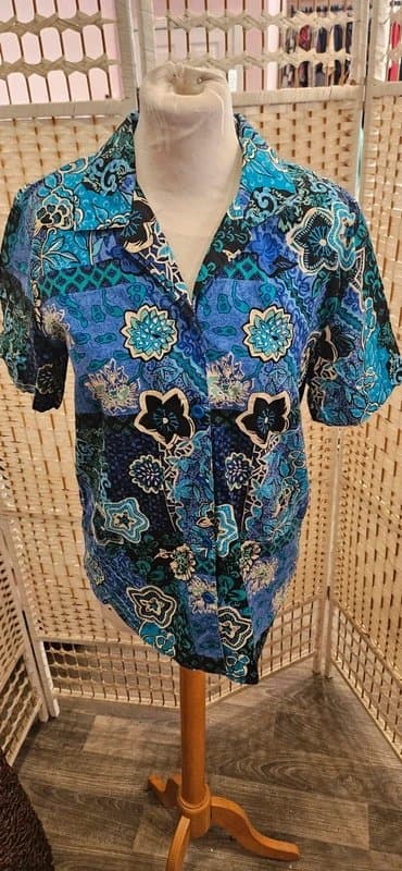 Essentials Vintage Essentials patchwork floral blouse shirt small