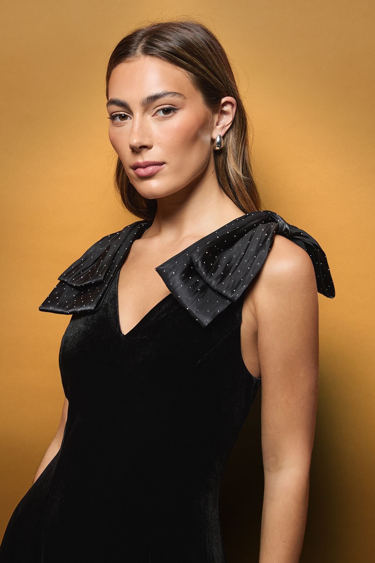 Coast Coast Women's Hotfix Bow Shoulder Velvet Midi Dress in Black - 4