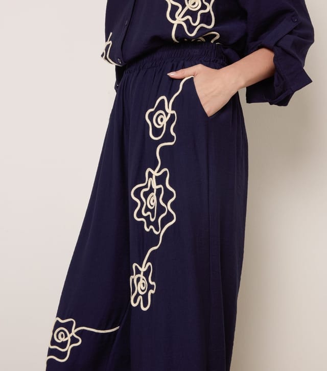 Blue Vanilla Women's Blue Floral Embroidered Trousers Blue Vanilla New Look - 3