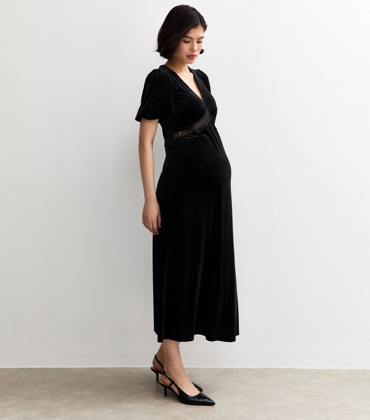New Look Women's Maternity Black Velvet Short Sleeve Midi Dress New Look - 2