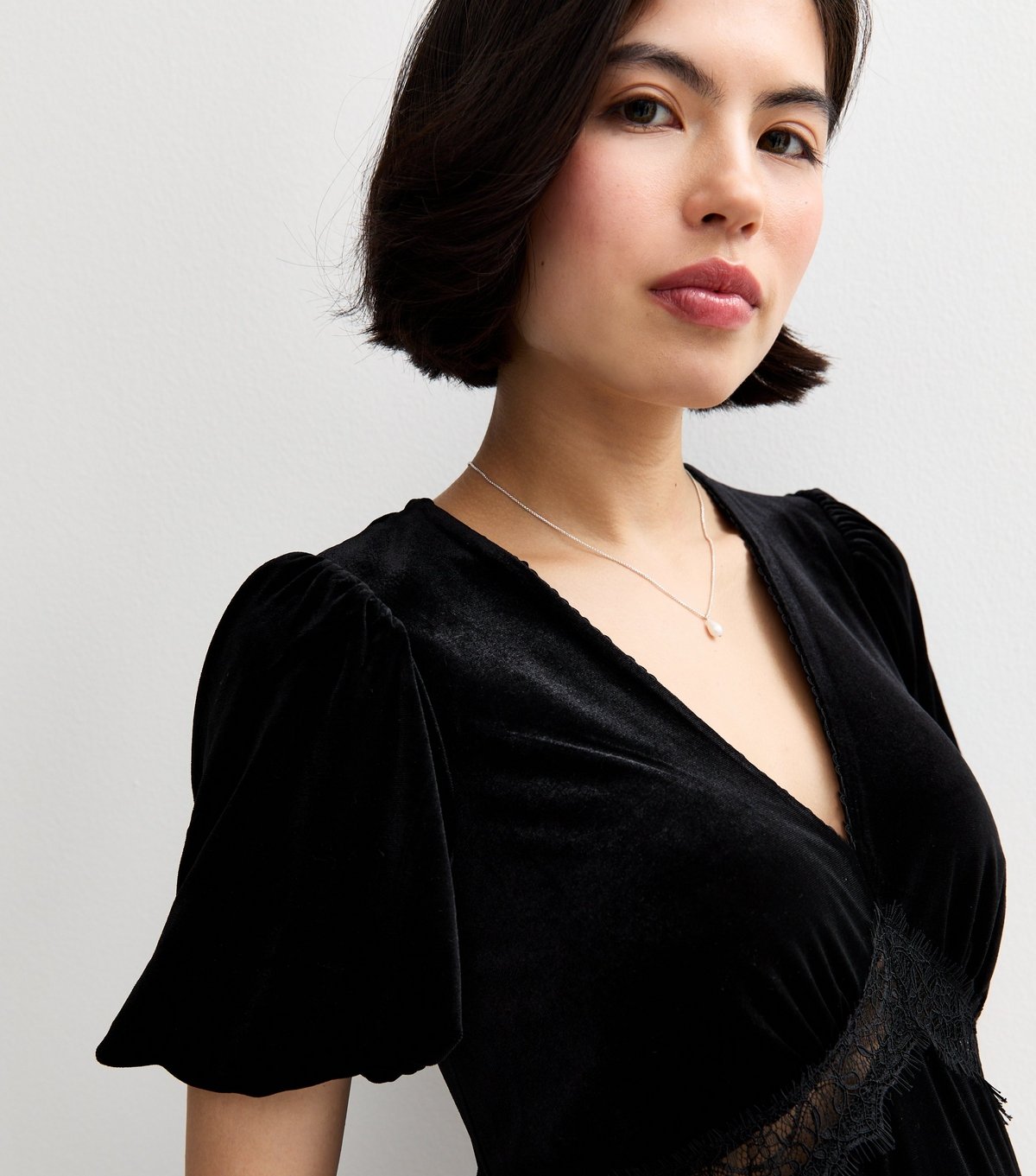 New Look Women's Maternity Black Velvet Short Sleeve Midi Dress New Look - 3