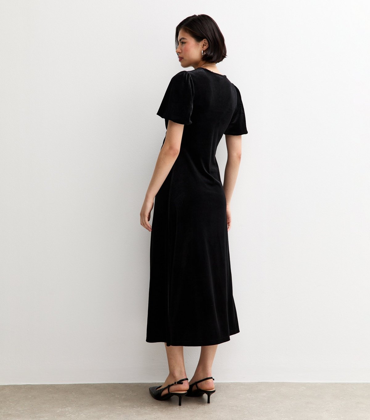 New Look Women's Maternity Black Velvet Short Sleeve Midi Dress New Look - 4