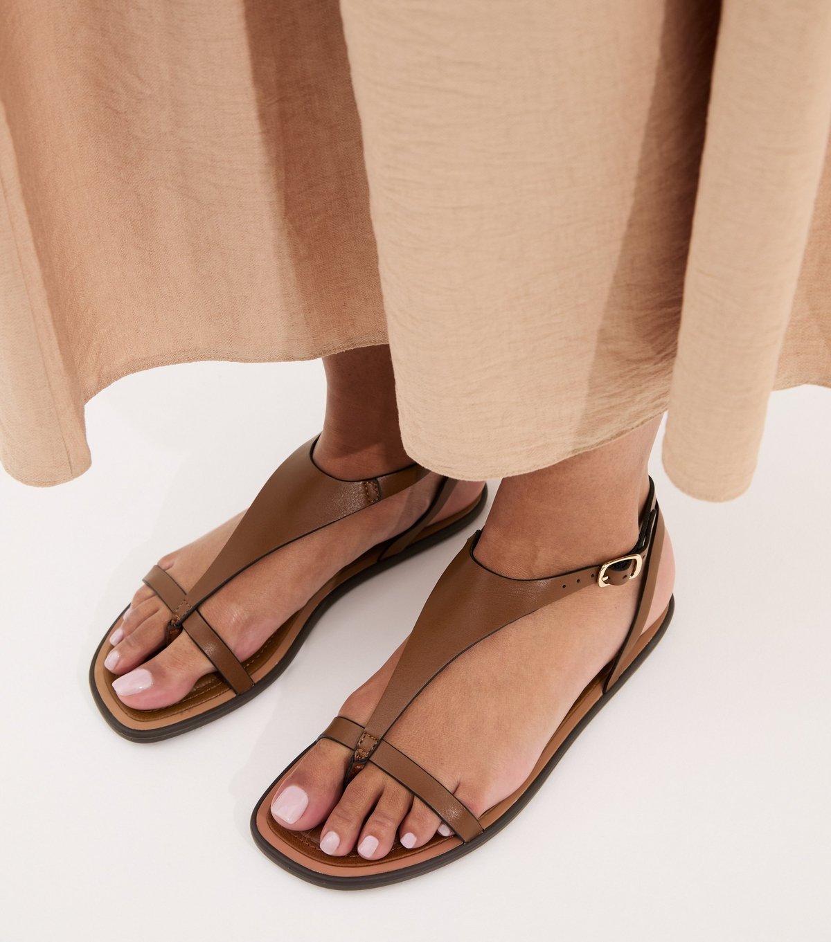 New Look Women's Brown Faux Leather Thong Sandals New Look - 2