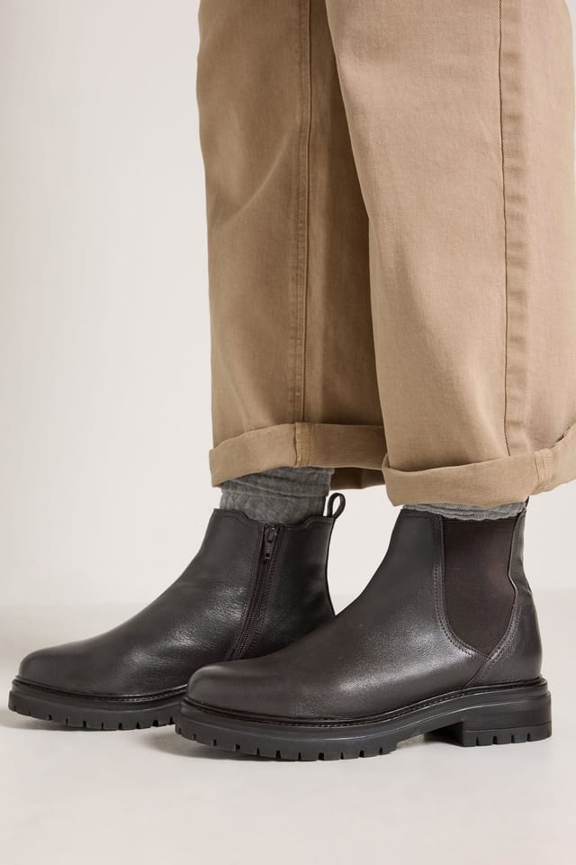 Yours Yours Women's Faux Leather Almond Toe Chelsea Boots In Wide E Fit in Brown - 2