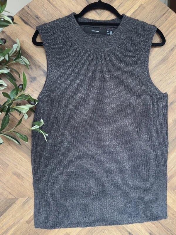 Vero Moda Vero moda grey knit tank top size S