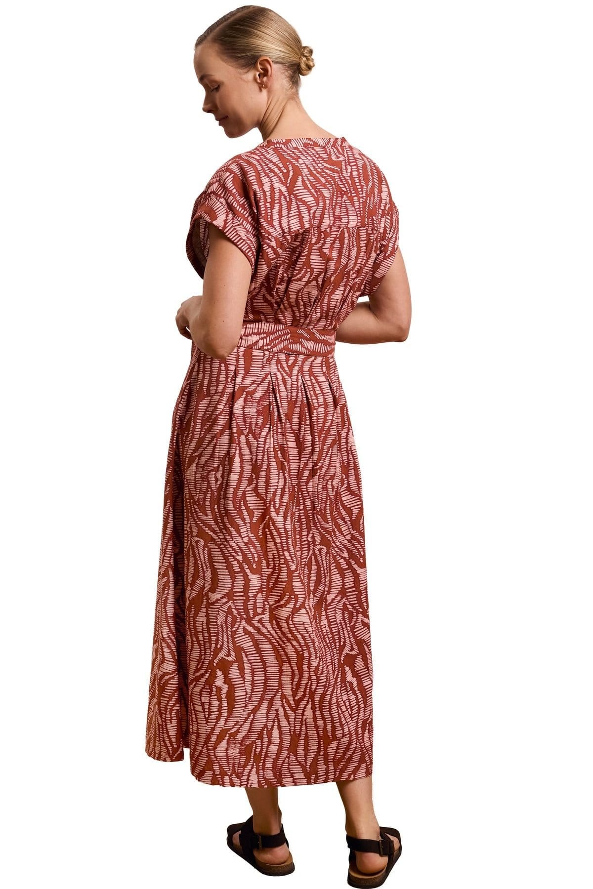 Celtic & Co Celtic & Co Women's Tie Waist Relaxed V-Neck Midi Dress in Maroon - 4