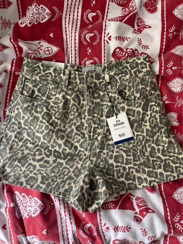 New Look Leopard print shorts